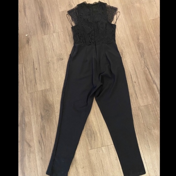 V neck lace jumpsuit - Picture 4 of 4